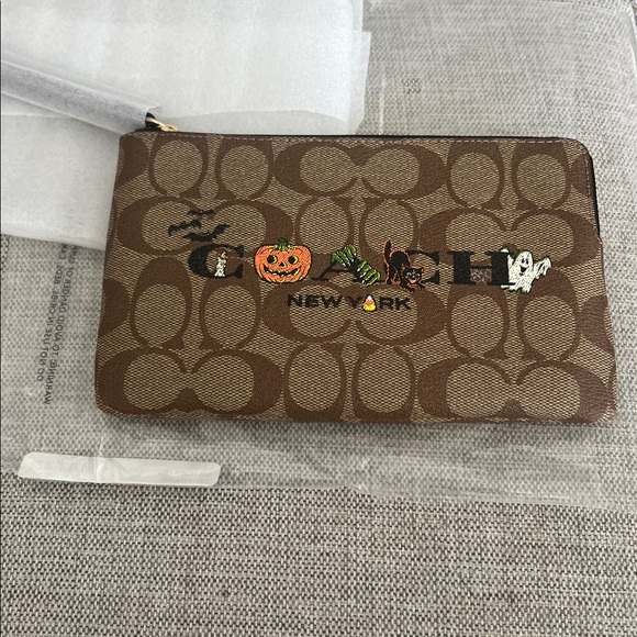 Coach Light wristlet Bag - Picture 3 of 3